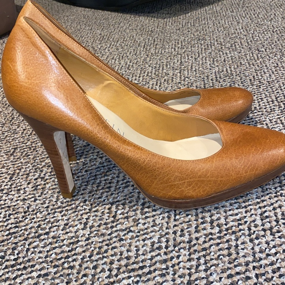 Anne Klein Women's Brown Pumps - Picture 2 of 4
